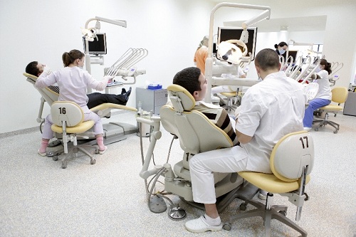 UMF Tîrgu Mureș lansează un nou program de studii de masterat în domeniul medicinei dentare