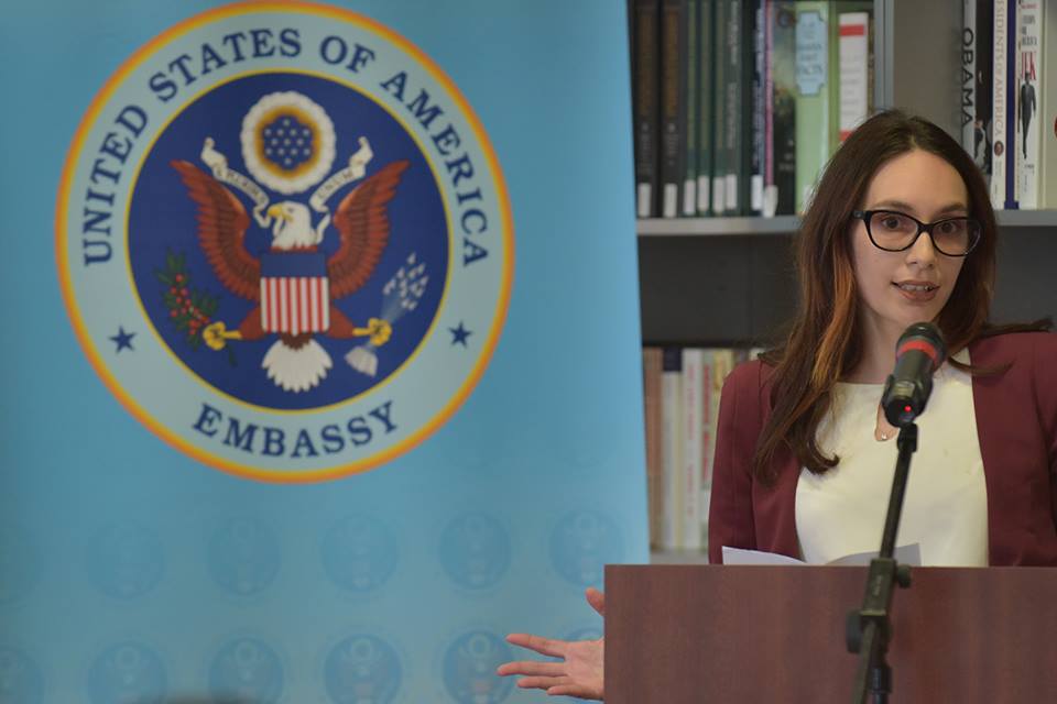 Studentă la UMFST Târgu Mureș, locul 3 la concursul Ambasadei SUA în România