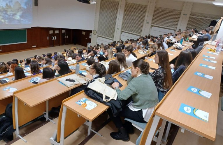 Clubul Farmaciștilor UMFST, prezenți la „Întâlnirea Națională a Studenților Farmaciști” din Ungaria